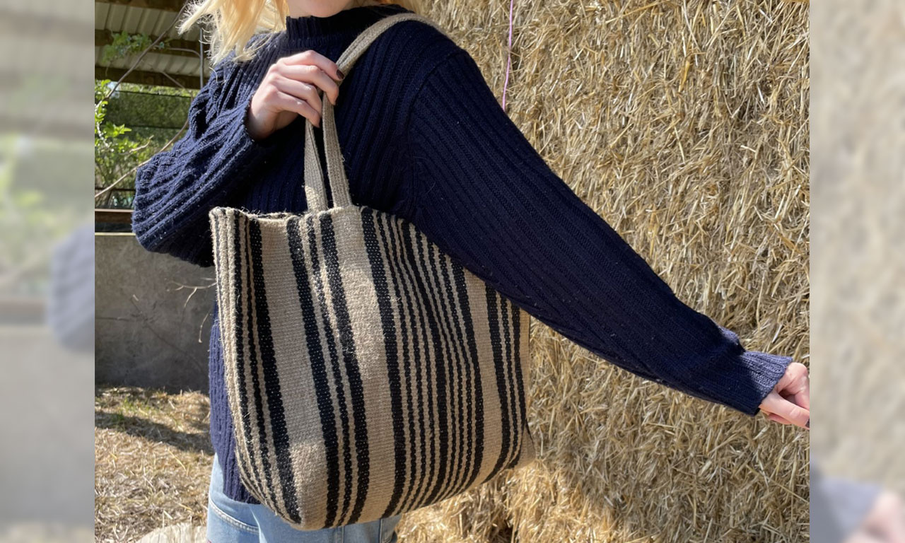 The striped beach shopper!