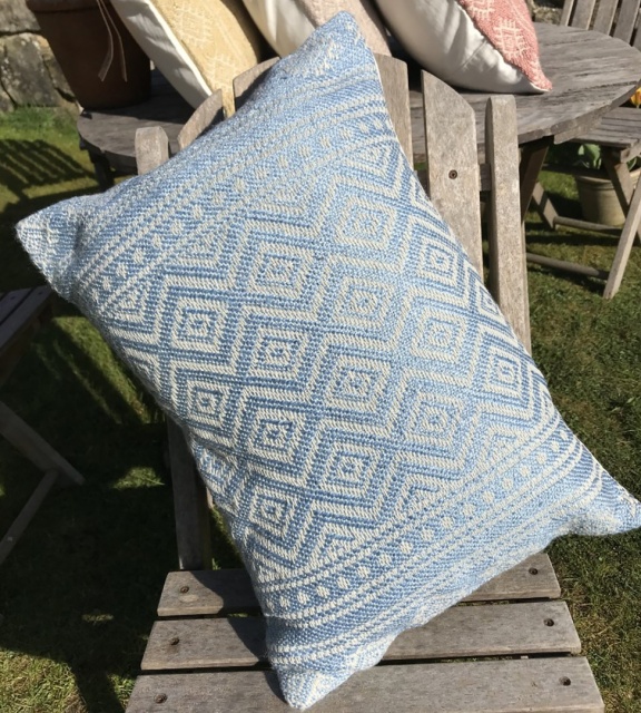 Indoor/outdoor PET cushion in 4 colours