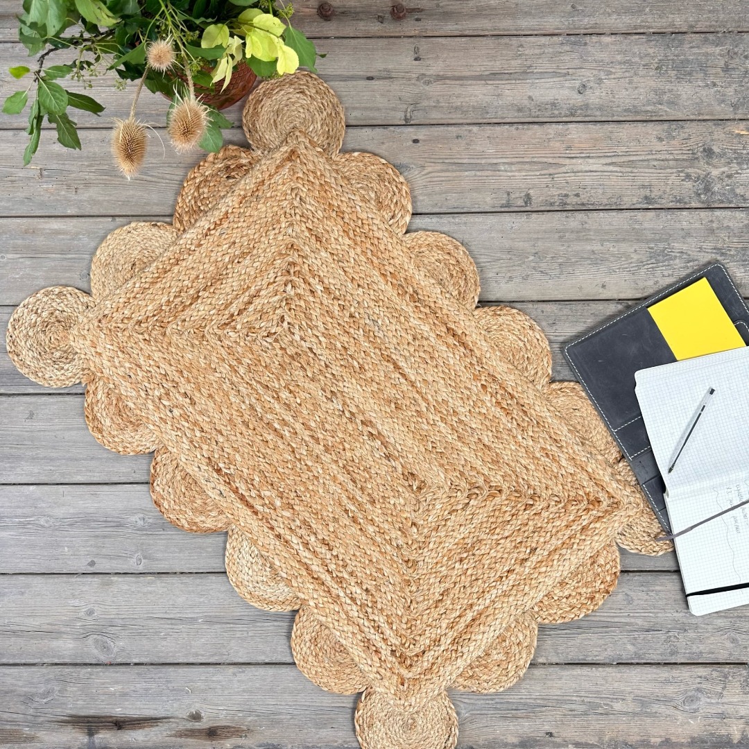 Small rectangle Jute rugs with scallop edge and coloured frame Size: 60cm x 90cm