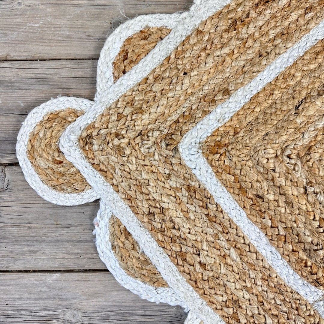 Small rectangle Jute rugs with scallop edge and coloured frame Size: 60cm x 90cm