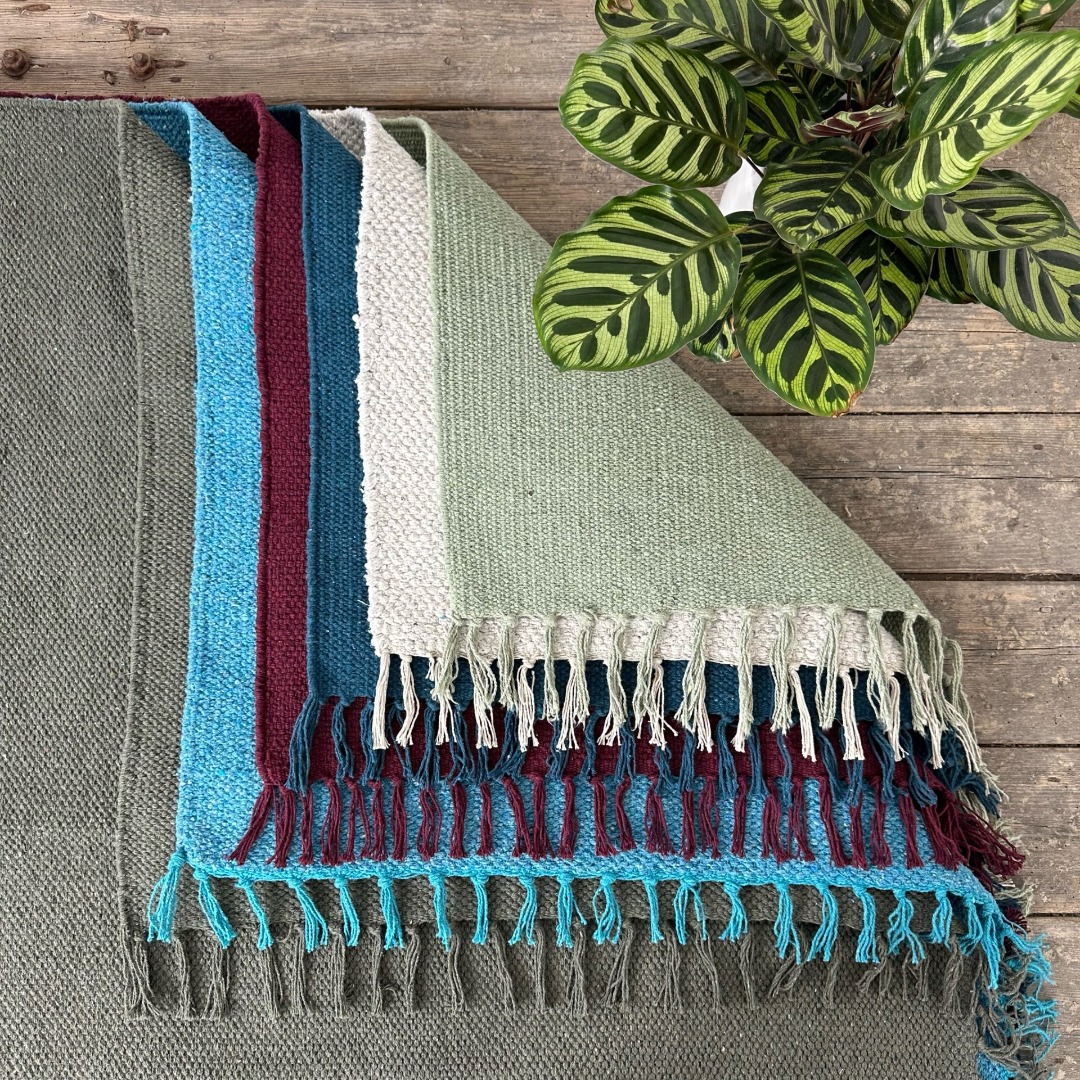 Plain cotton rugs with fringed edges in 6 colours, handloomed using recycled yarn 120cm x 180cm