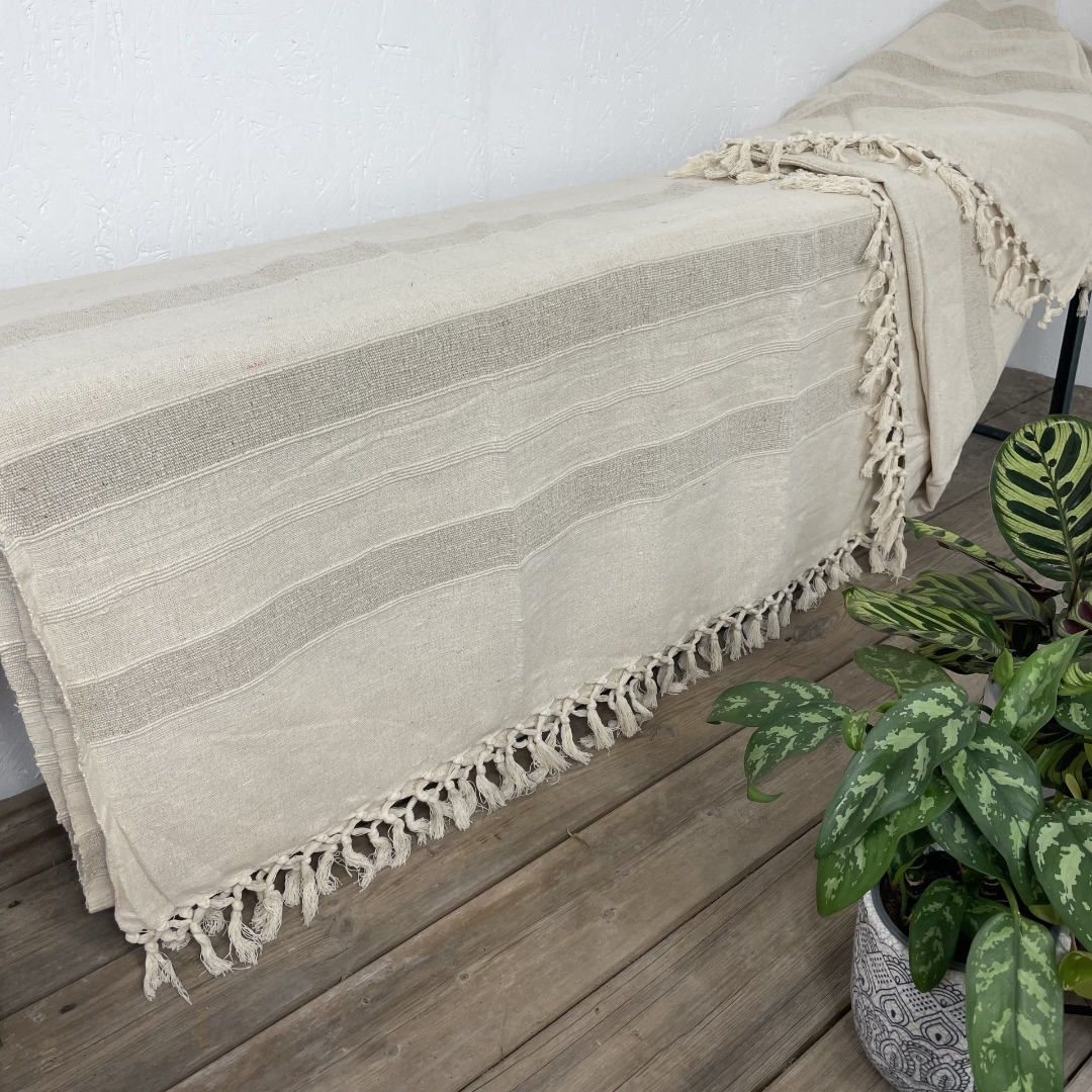 Extra-large 100% soft cotton throw in neutral cream shades with fringed edge 230cm x 365cm