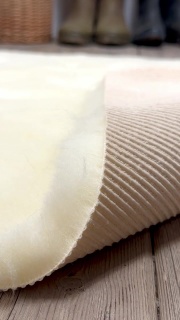 Natural Cream 100% Wool Vet Bedding Non Slip Luxury Dog  Mats 30mm Thick Pile