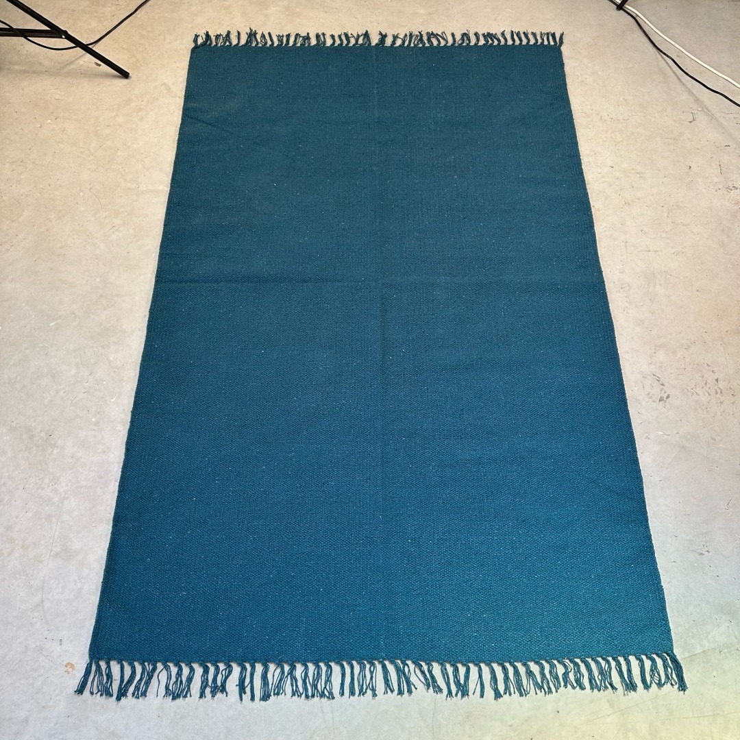 Plain cotton rugs with fringed edges in 6 colours, handloomed using