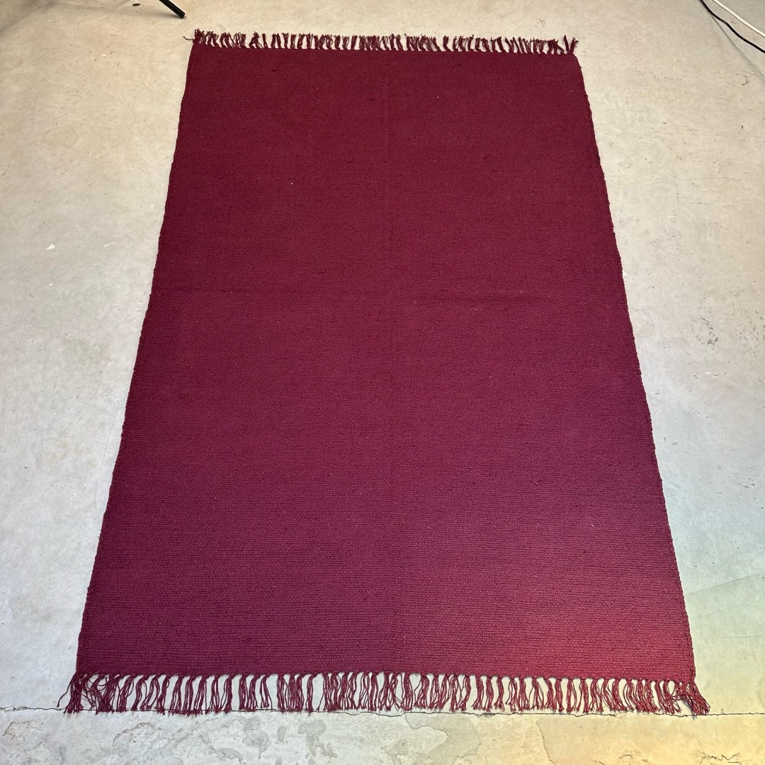 Plain cotton rugs with fringed edges in 6 colours, handloomed using