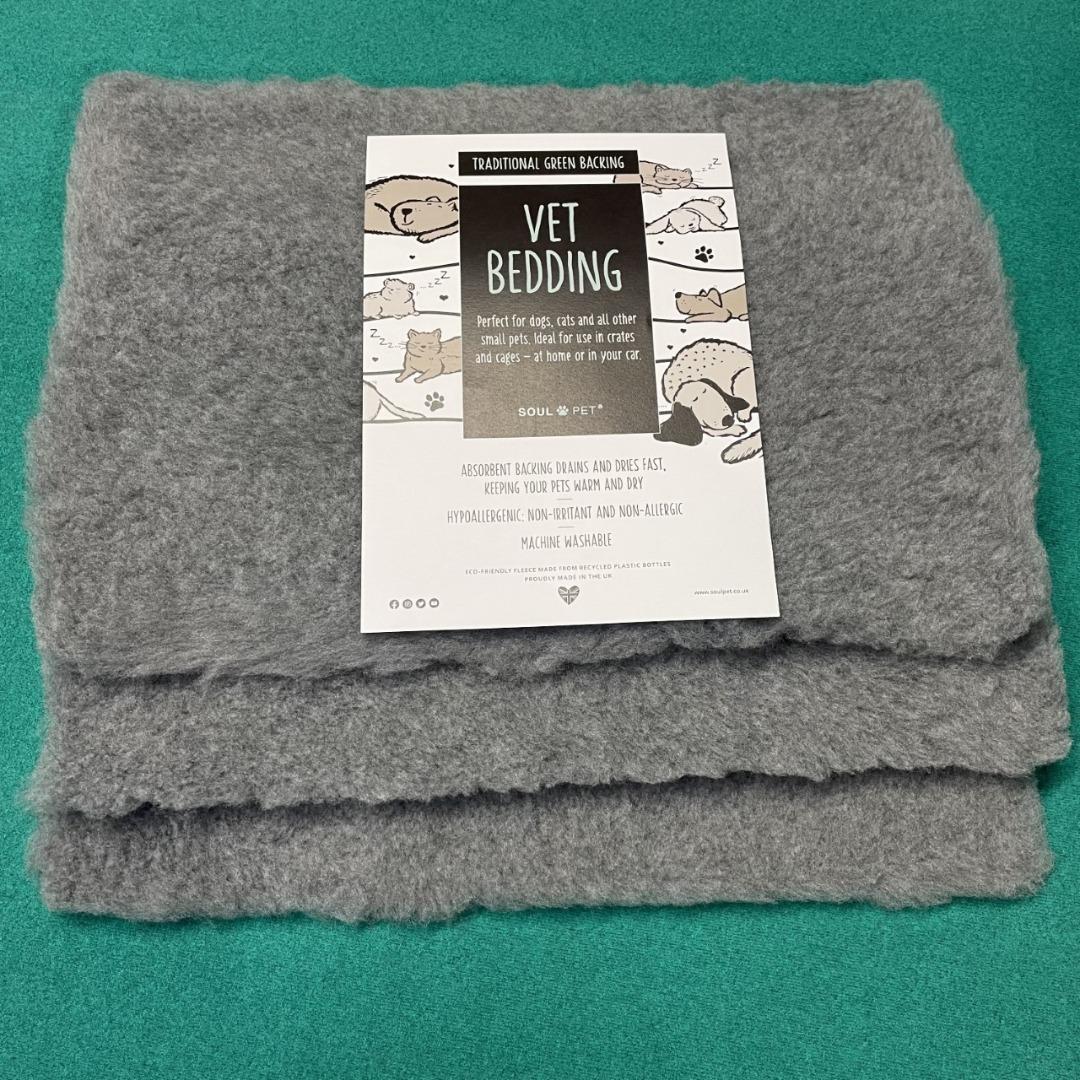3 x Traditional Grey Vet Bedding off cuts 50cm x 35cm For Small Pets (3