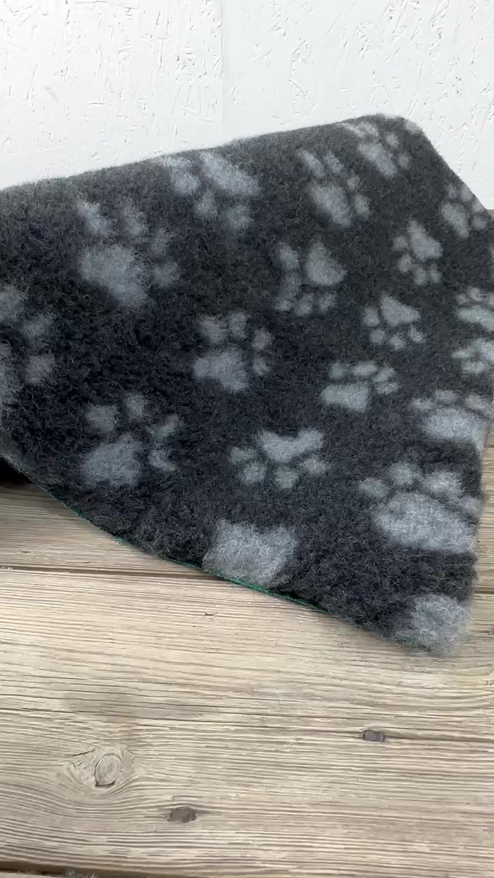 Charcoal Grey Paw vet bedding,vet bed Traditional Green Back cut