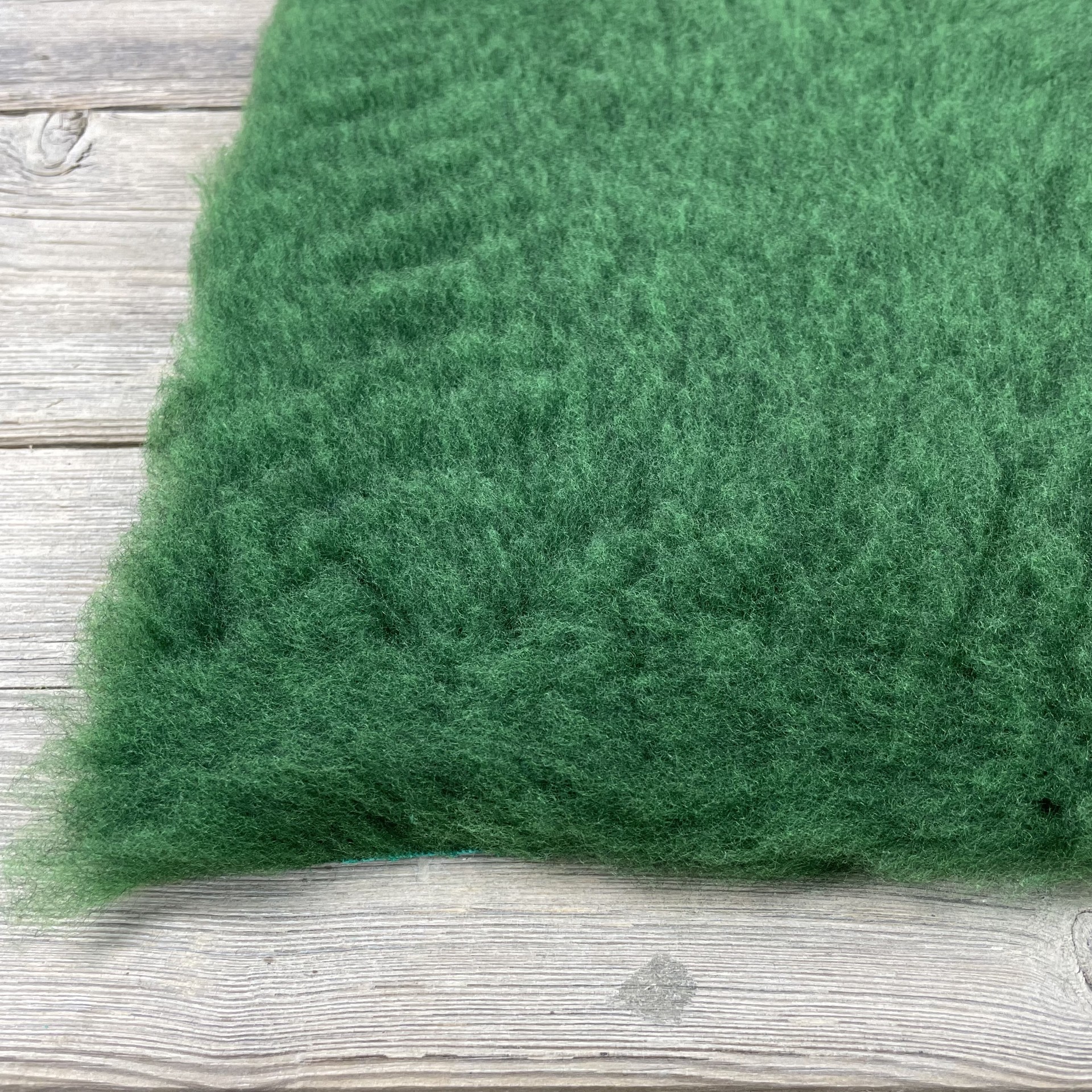 Plain Green Traditional vet bedding,vet bed cut in squares or rolls Dog ...