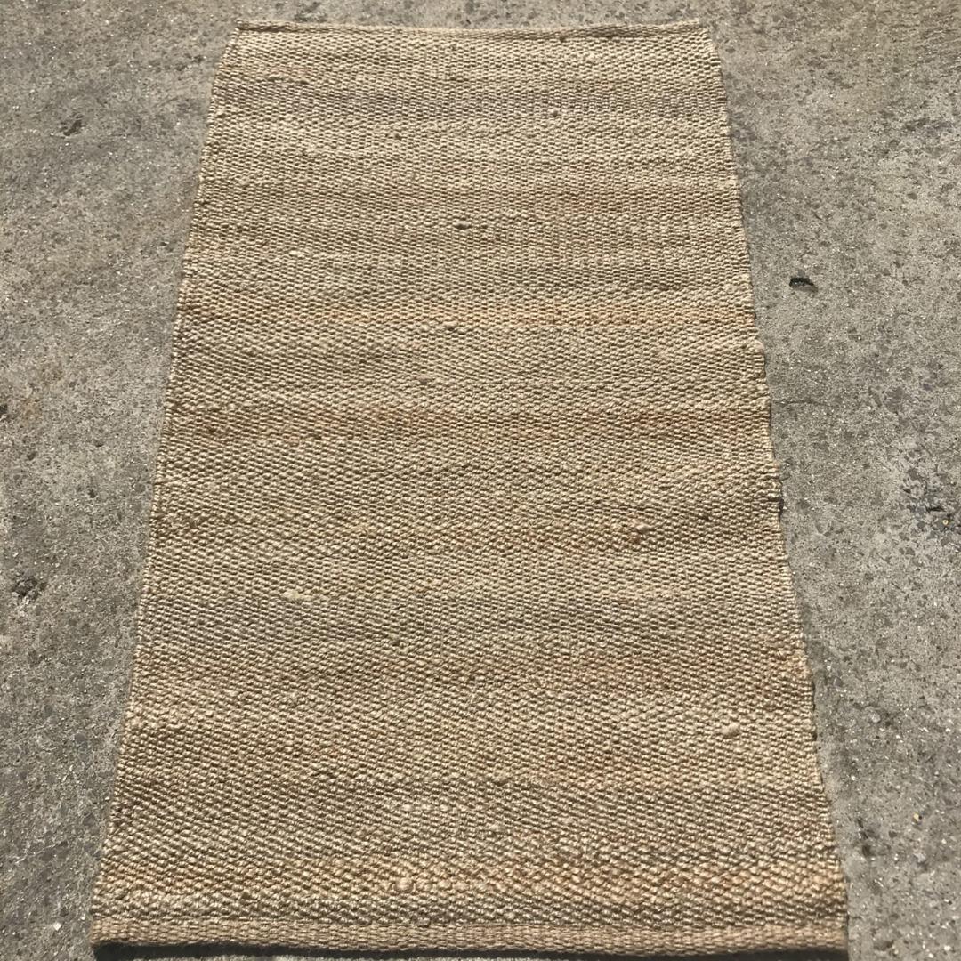 Natural, sustainable 100% jute rug with woven sewn ends 3 sizes